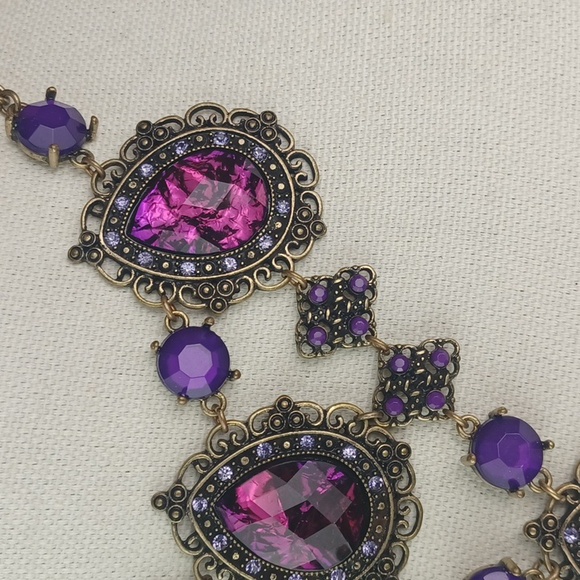 Dazzling Multifacted Victorian Style Purple Jeweled Bib Statement Necklace - Picture 4 of 11